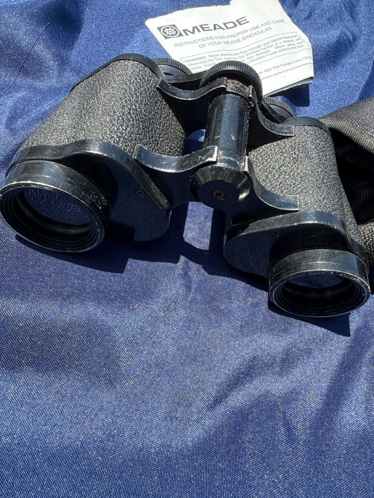 Meade 8x30 binoculars with case and manual - image 3 of 4