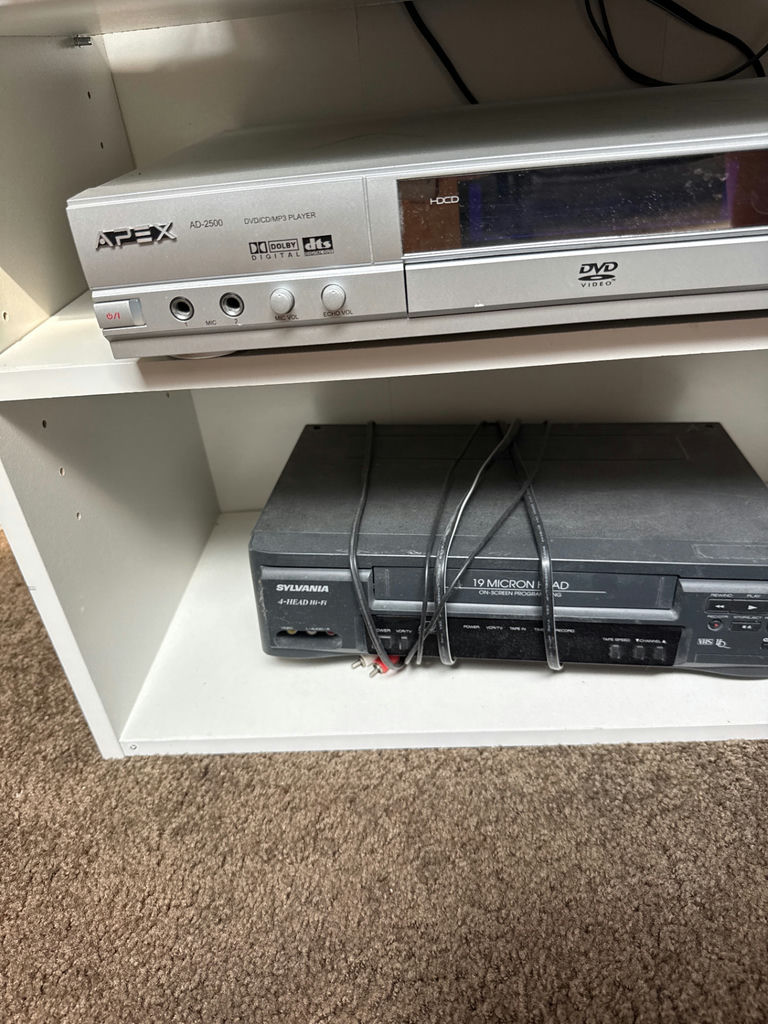 Vintage AV rack with turntable and multiple players - image 6 of 6