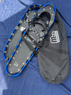Blue-framed snowshoes with bindings and carrying bag - Image 1 of 2