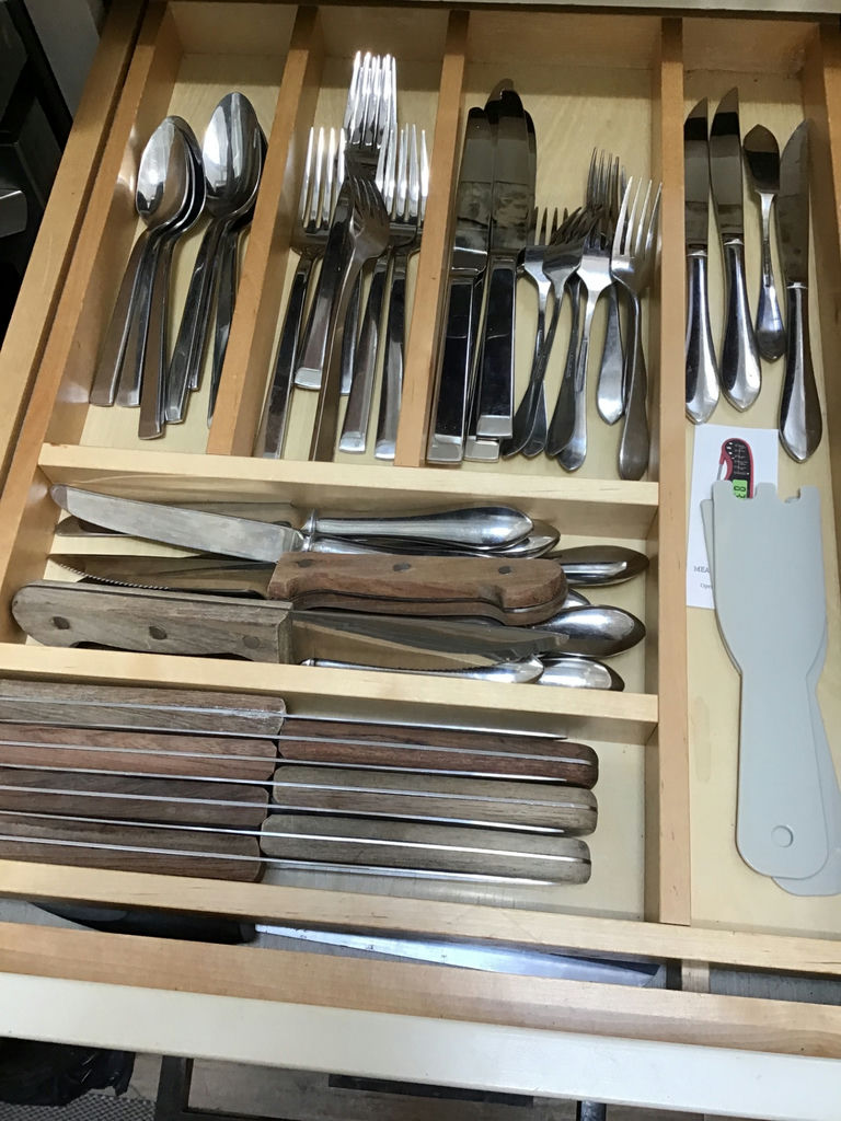 Assorted kitchen cutlery and knives - image 1 of 2