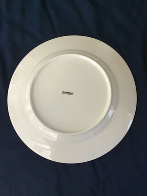 11  dinner plates: Crate & Barrel green-rimmed plates - Image 1 of 2