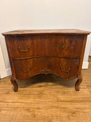 Vintage wooden chest of drawers with curved front - Image 1 of 4