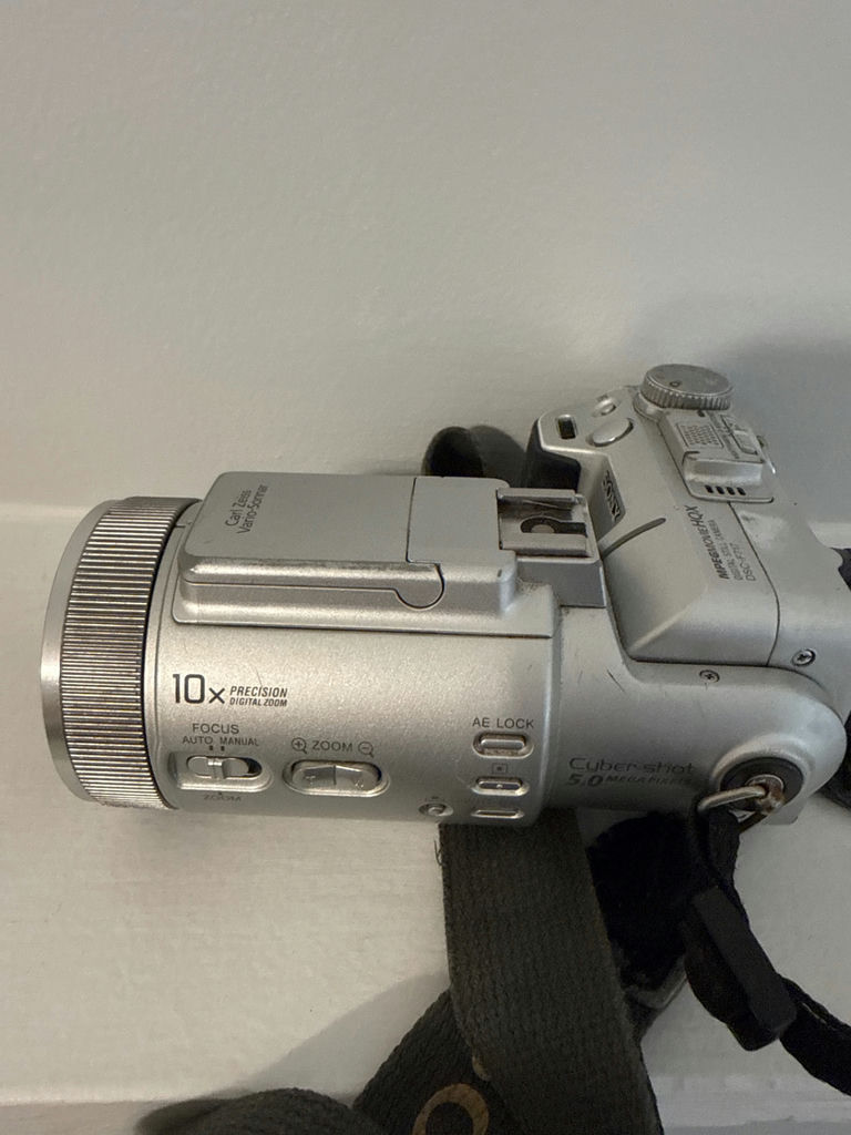 Sony Cyber-shot digital camera - image 3 of 4
