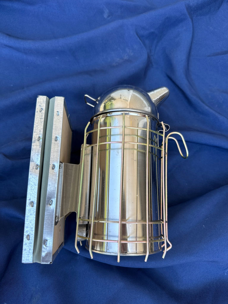 Bee Hive Smoker - image 2 of 3
