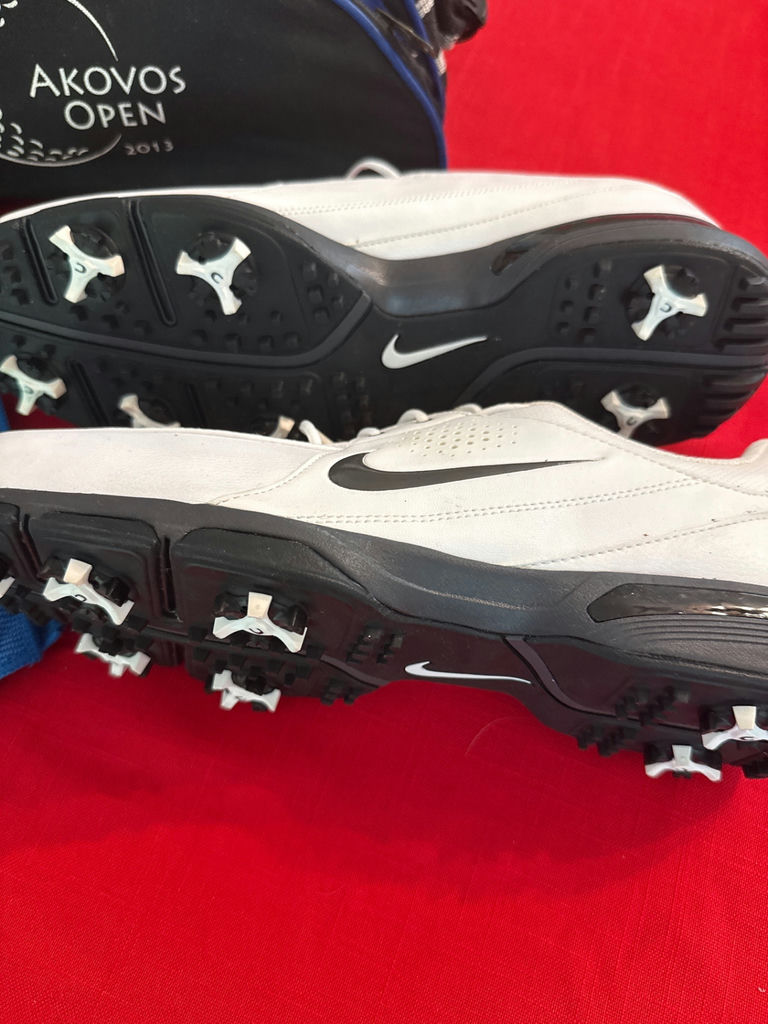 New Nike golf shoes with Akovos Open bag and towel - image 3 of 3