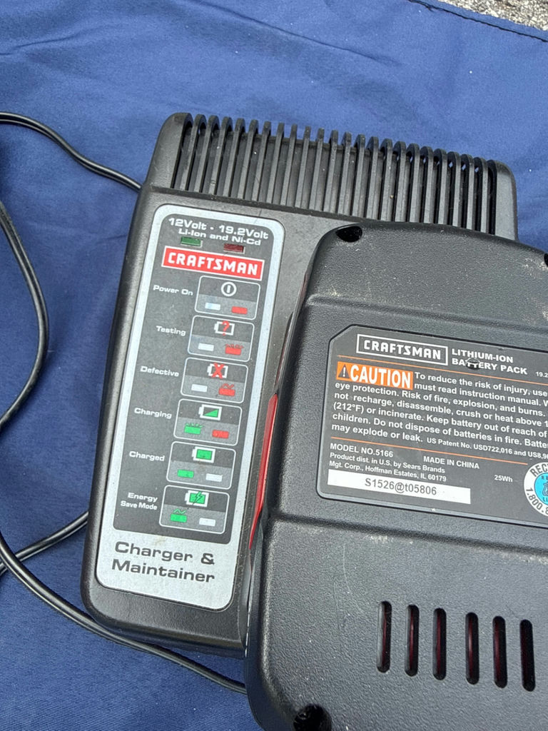 Hedge trimmers (corded and cordless) with charger - image 5 of 5