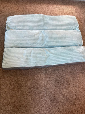 Dog bed - Image 1 of 2