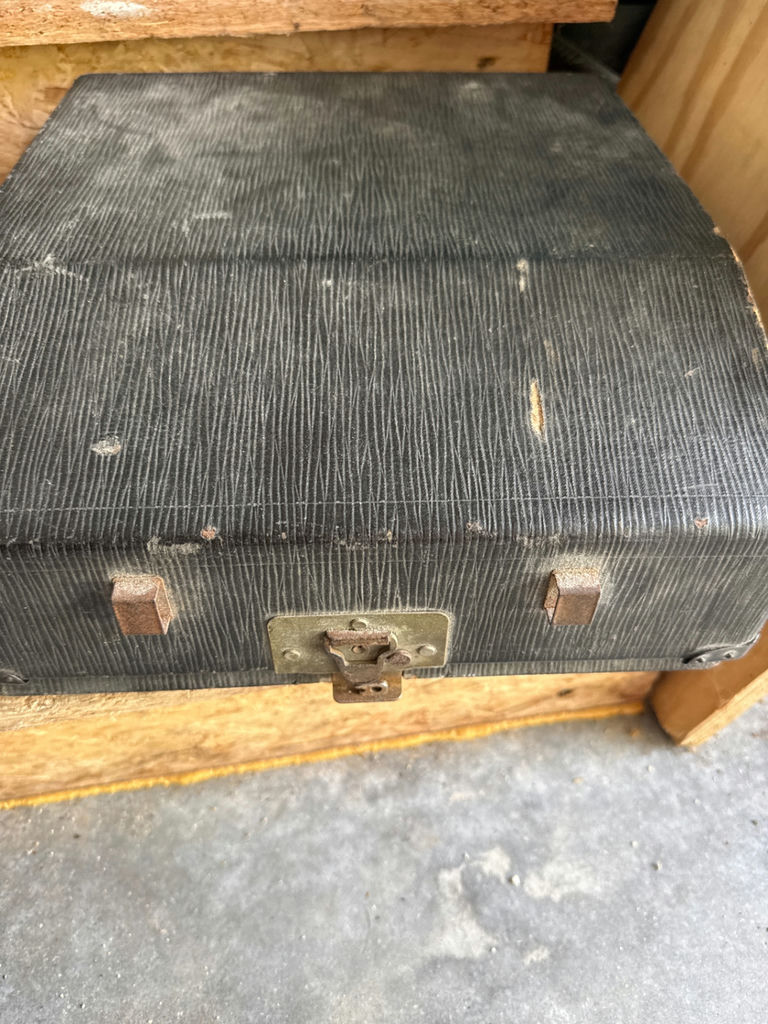 Remington Portable typewriter with Cyrillic keyboard in carrying case - image 4 of 4