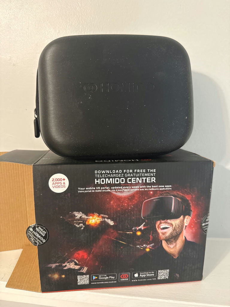 Homido VR headset with carrying case - image 2 of 3