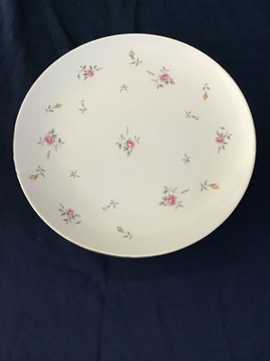 7 Porcelain plates with pink rose floral pattern - Image 1 of 2