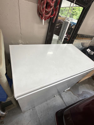 Chest freezer  - Image 1 of 4