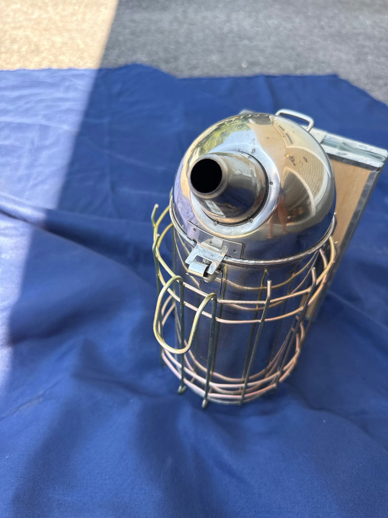 Bee Hive Smoker - image 3 of 3