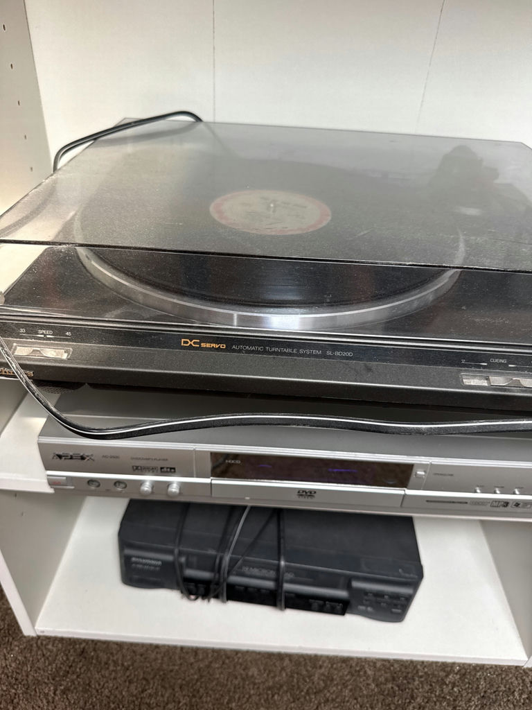Vintage AV rack with turntable and multiple players - image 5 of 6