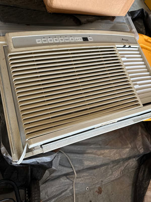 Amana window air conditioner - Image 1 of 4