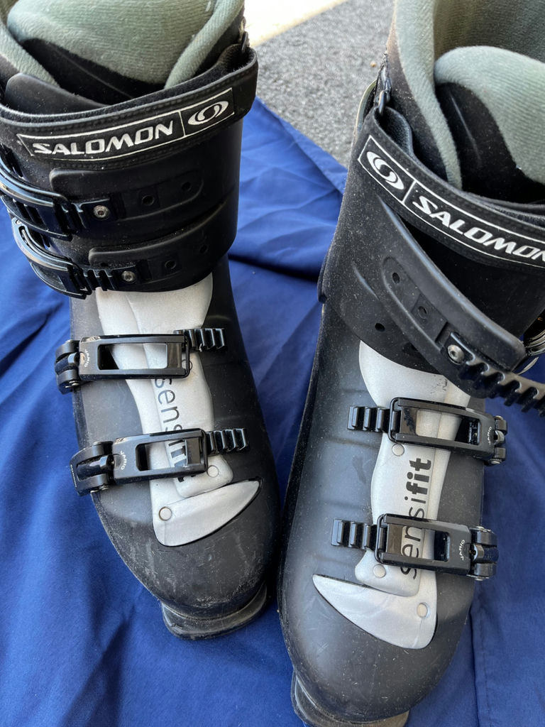 Pair of Salomon ski boots size 358mm - image 2 of 3