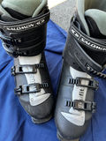 Pair of Salomon ski boots size 358mm - thumbnail 2 of 3