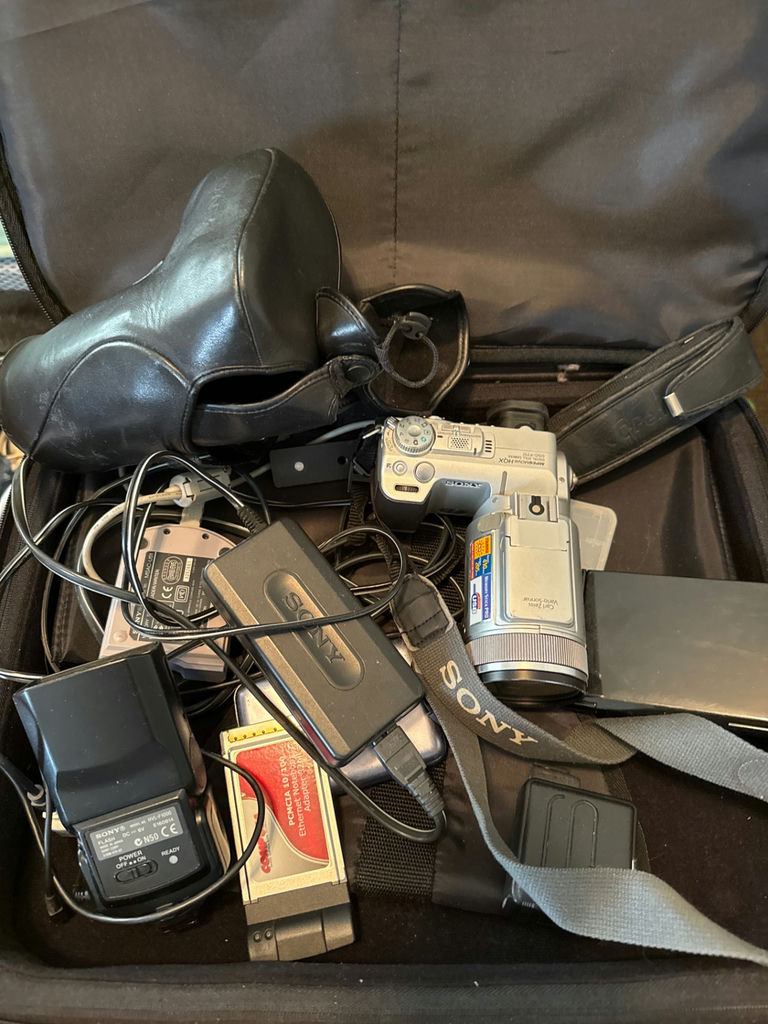 Sony DSC-F717 digital camera and accessories - image 2 of 4