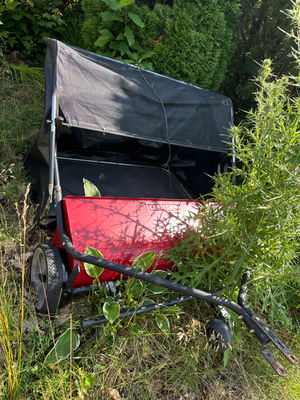Craftsman red garden wagon with canopy - Image 1 of 3