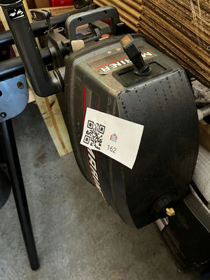Mariner 4 hp outboard  motor with mounting bracket - Image 1 of 6