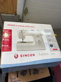 Singer Tradition sewing machine box (model 2259) - thumbnail 2 of 3