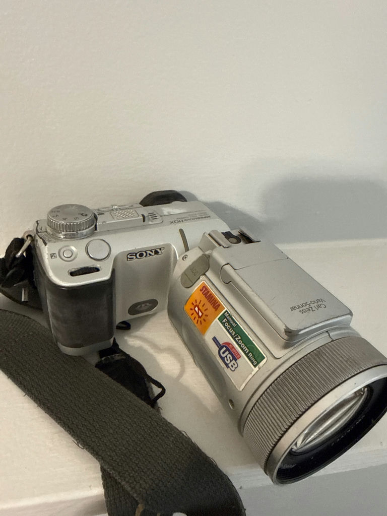 Sony Cyber-shot digital camera - image 4 of 4
