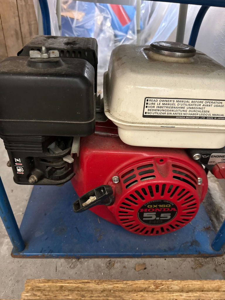 Honda GX160 5.5 HP gasoline engine - image 1 of 3