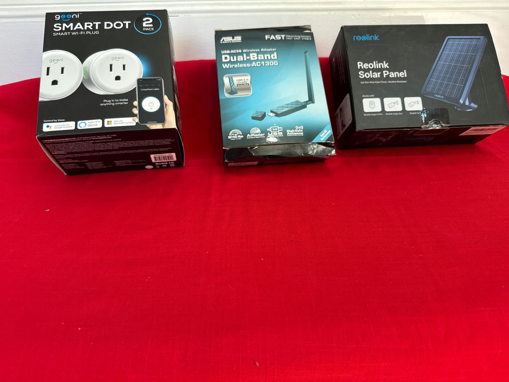 Smart Wi-Fi plugs, USB wireless adapter, and solar panel - image 1 of 4