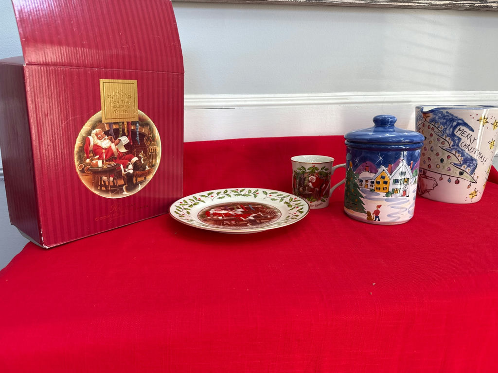Christmas-themed ceramic kitchenware set - image 2 of 5