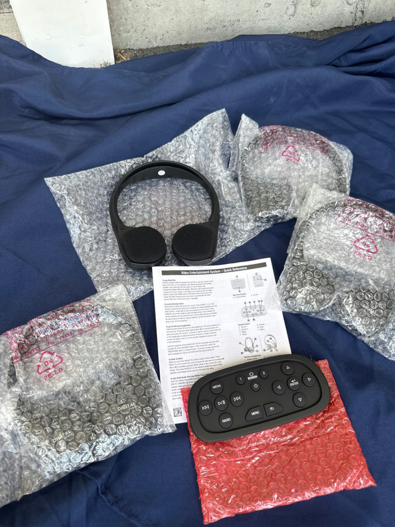 Video Entertainment System with Wireless Headphones and Remote - image 2 of 4