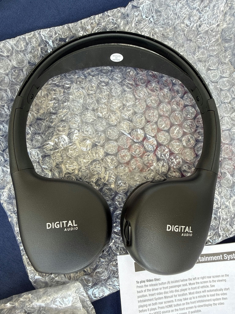 Video Entertainment System with Wireless Headphones and Remote - image 4 of 4