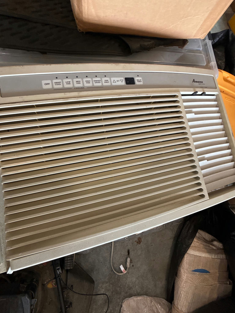 Amana window air conditioner - image 2 of 4