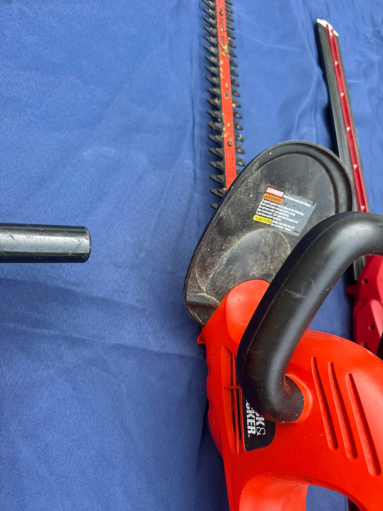 Hedge trimmers (corded and cordless) with charger - image 3 of 5