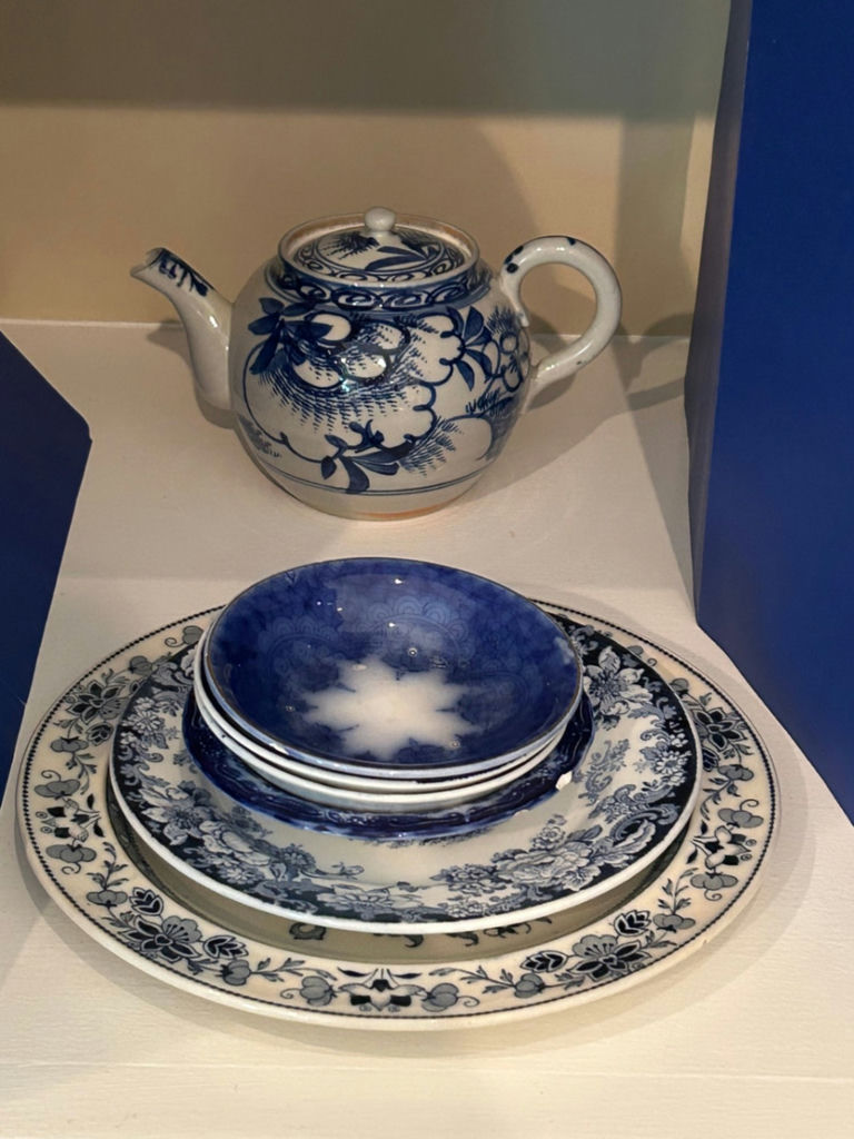 7pcs - Vintage Chinoiserie Teapot And Blue & White Dishes - F. Winkle & Co, Allerton's, Wedgwood Etc - image 1 of 7