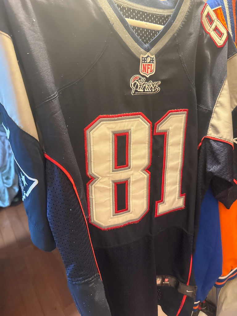 #81 NE Patriots Jersey - image 1 of 4
