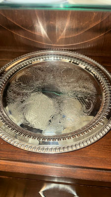 Set of Two Silver Platters - Image 1 of 4