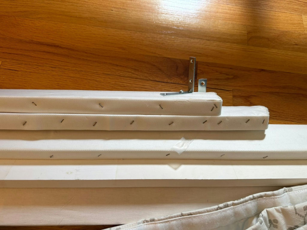 Beautiful Custom Lined Patterned Window Valance Curtains With Wood Frame And Brackets - image 3 of 4