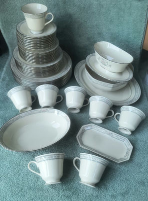 Lenox Charleston Dinner Service for 8 - Image 1 of 8