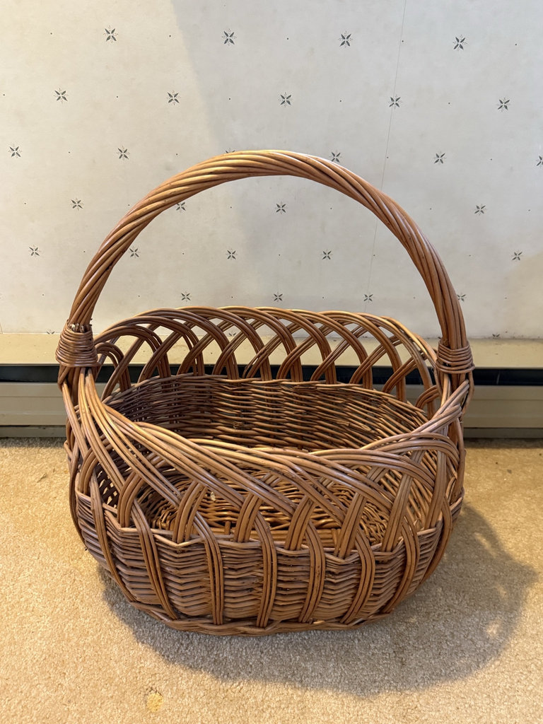 Six wicker baskets in assorted shapes and sizes - image 6 of 11