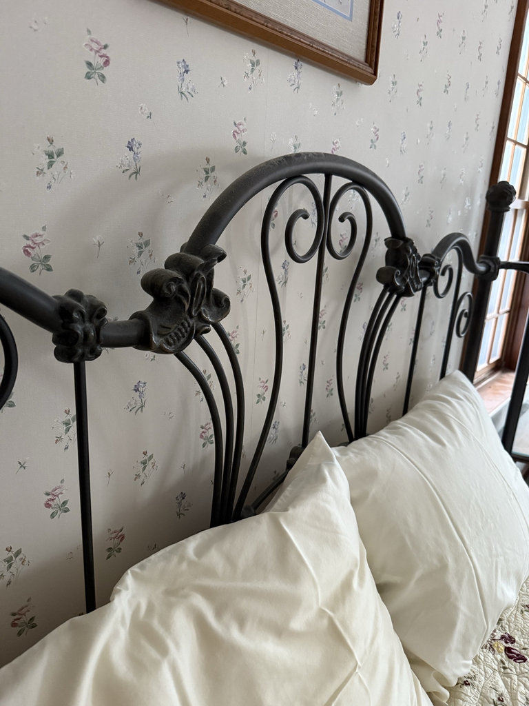 Wrought iron bed with quilted bedding - image 5 of 7