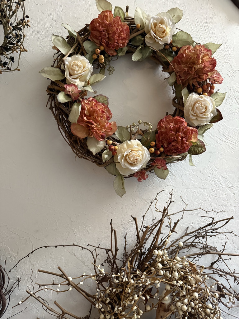 Assorted decorative wreaths - image 4 of 9