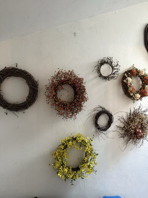 Assorted decorative wreaths - Image 1 of 9