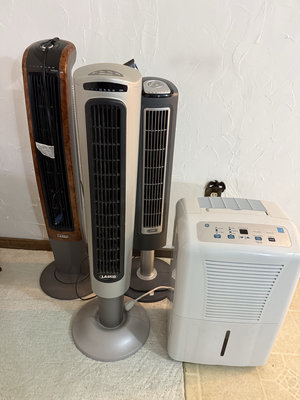 Three portable tower fans and a dehumidifier - Image 1 of 7