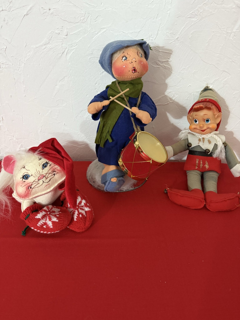Vintage Anna Lee Elf Dolls with Drummer and Accessories - image 1 of 6