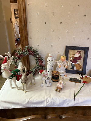 Christmas Decor Collection - Image 1 of 7
