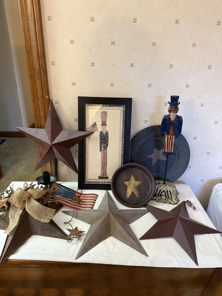 Patriotic porcelain figurines and star decor set - image 8 of 14