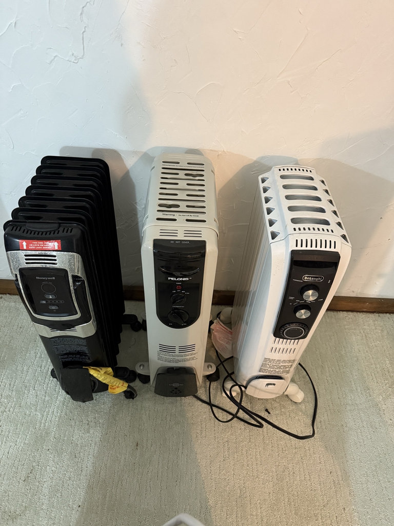 Group of Portable Electric Space Heaters - image 2 of 6