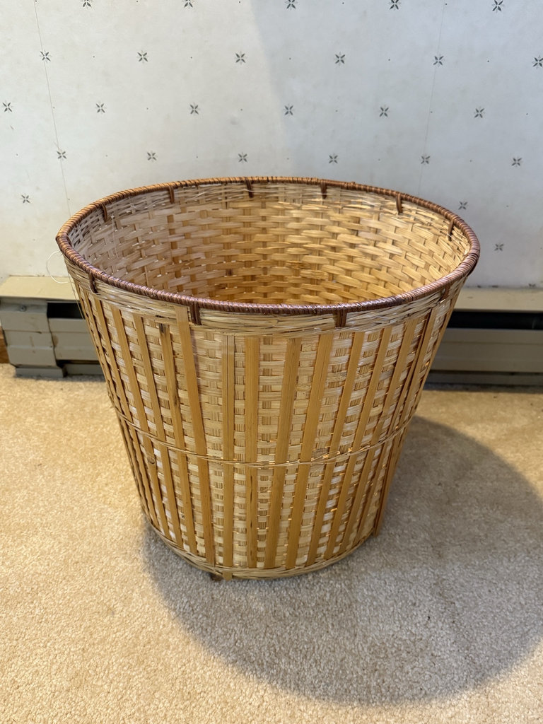 Six wicker baskets in assorted shapes and sizes - image 4 of 11