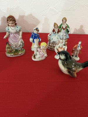Goebel porcelain figurine collection (7 pieces) - Image 1 of 9