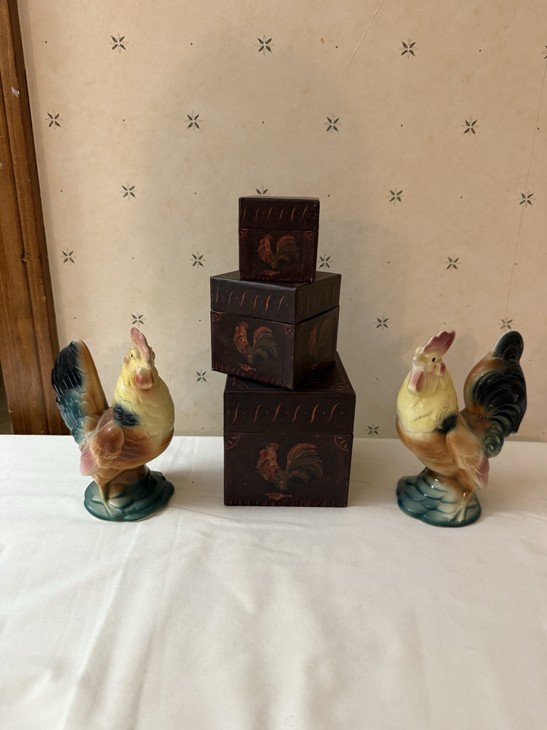 Rooster decor set with star wall art and decorative boxes - image 3 of 10
