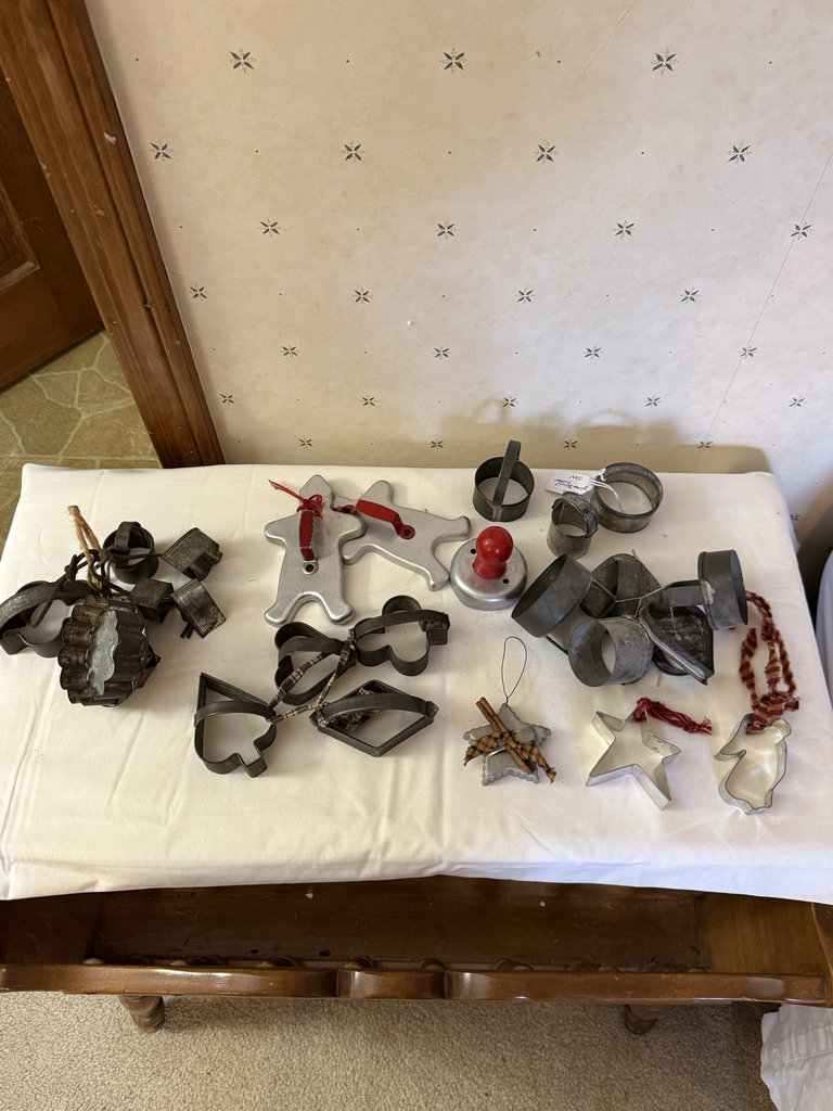Assorted metal cookie cutters - image 1 of 5